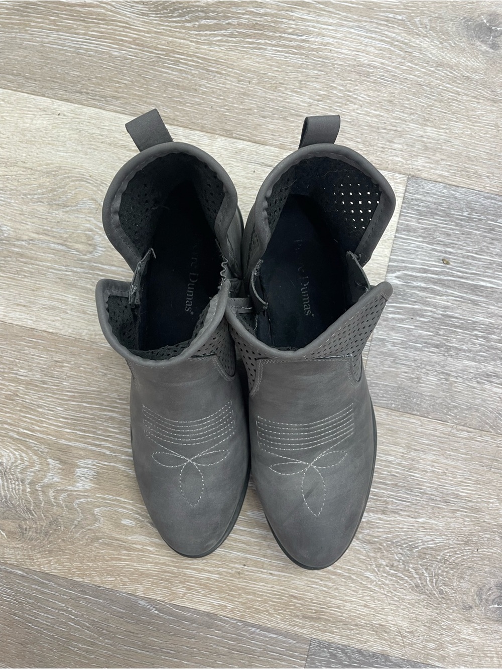 Pierre Dumas 8 1/2 grey western pull on booties heel ankle boots